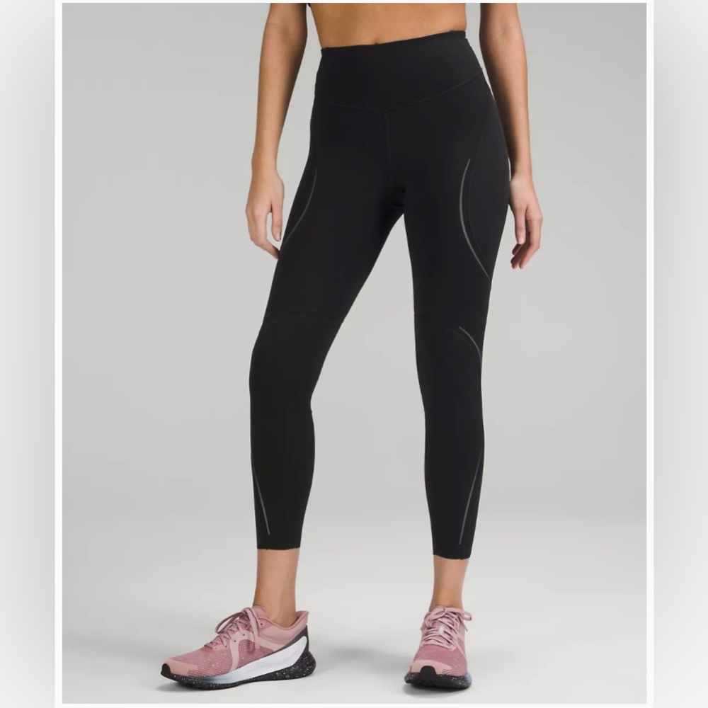 NWT Lululemon Base Pace HR Reflective Tight / Leggings 25" in Black, size 2